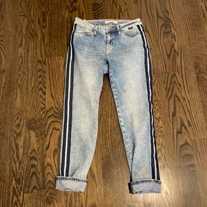 Mavi Boyfriend Jeans w/ Stripe
